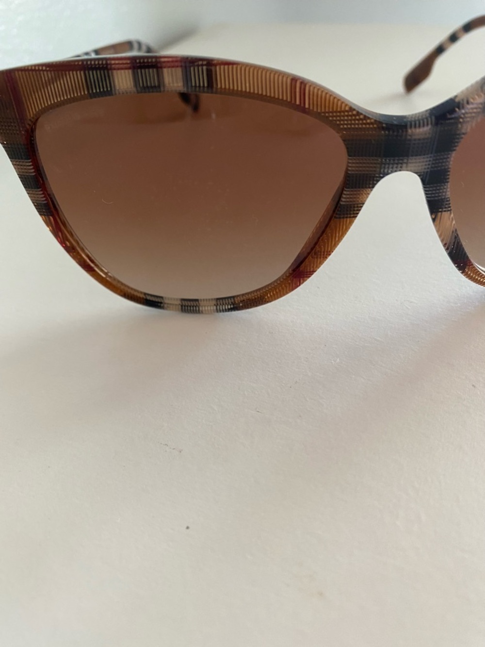 Burberry BE 4308 "Clare" sunglasses, characterized by their subtle cat-eye - Picture 3 of 7